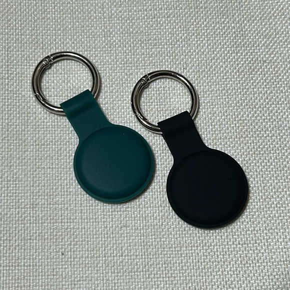 Air Tag Holder Case Silicone 2 Pieces Black and Green - Picture 2 of 5